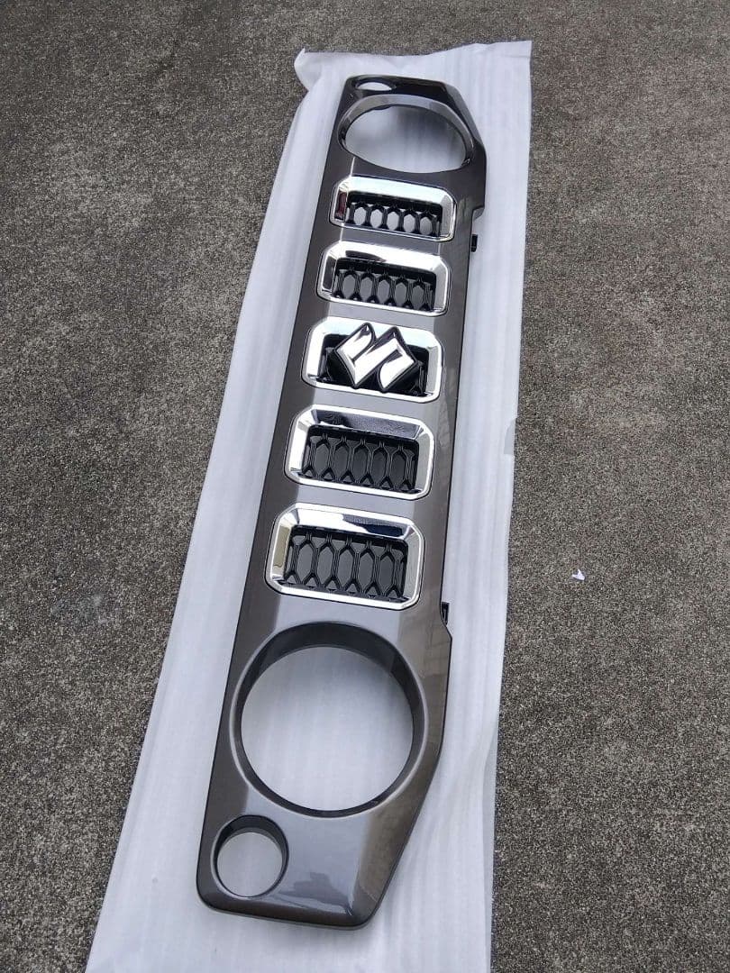 ジムニー　ノマド　純正　フロントグリル　未使用品