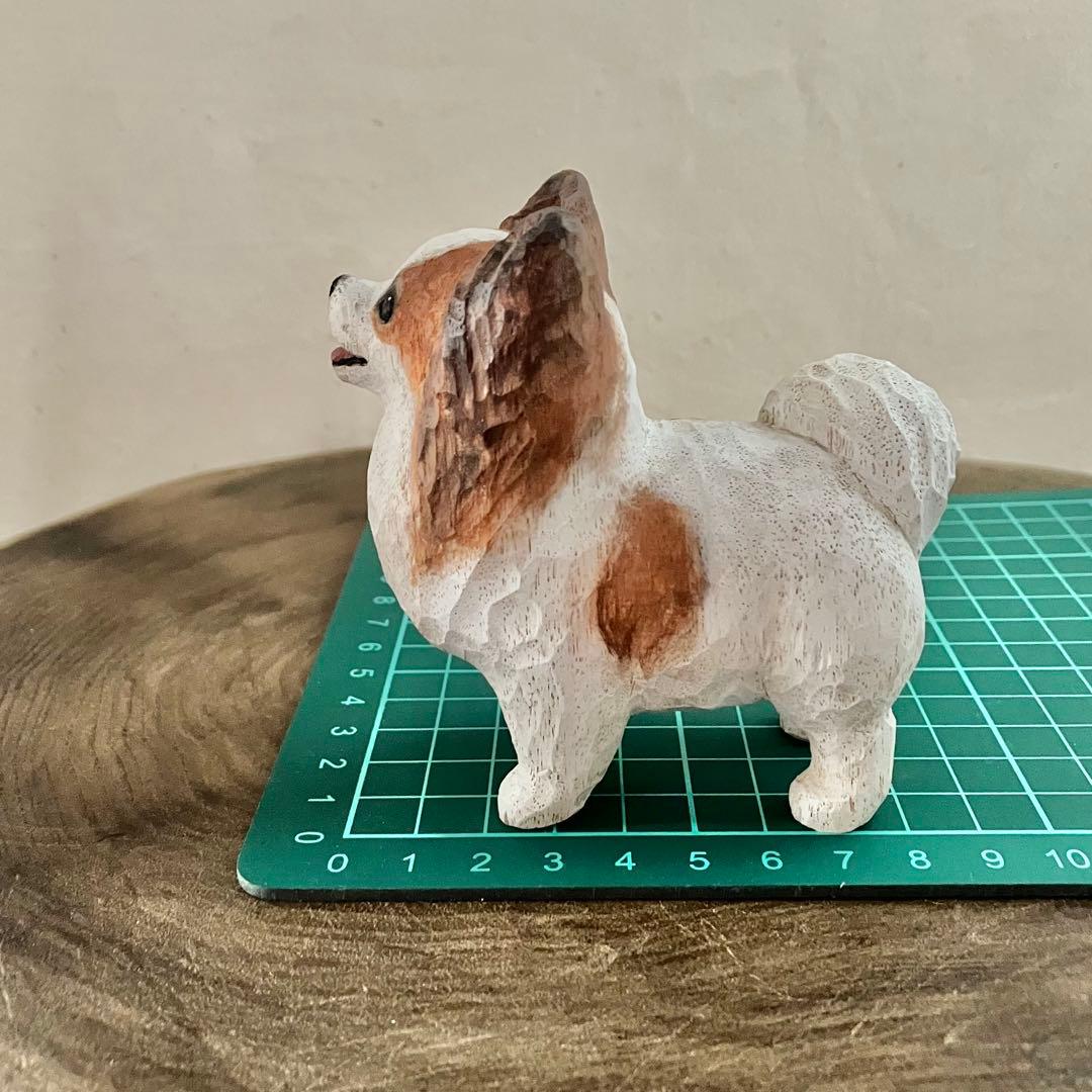 木彫りのパピヨン