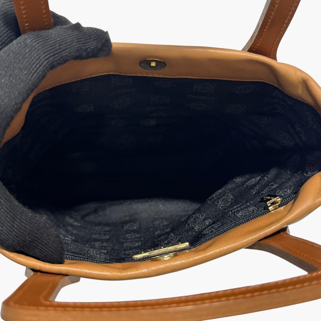 美品✨LOEWE ロエベ　ロゴ型押し　ハンドバッグ　A5収納可