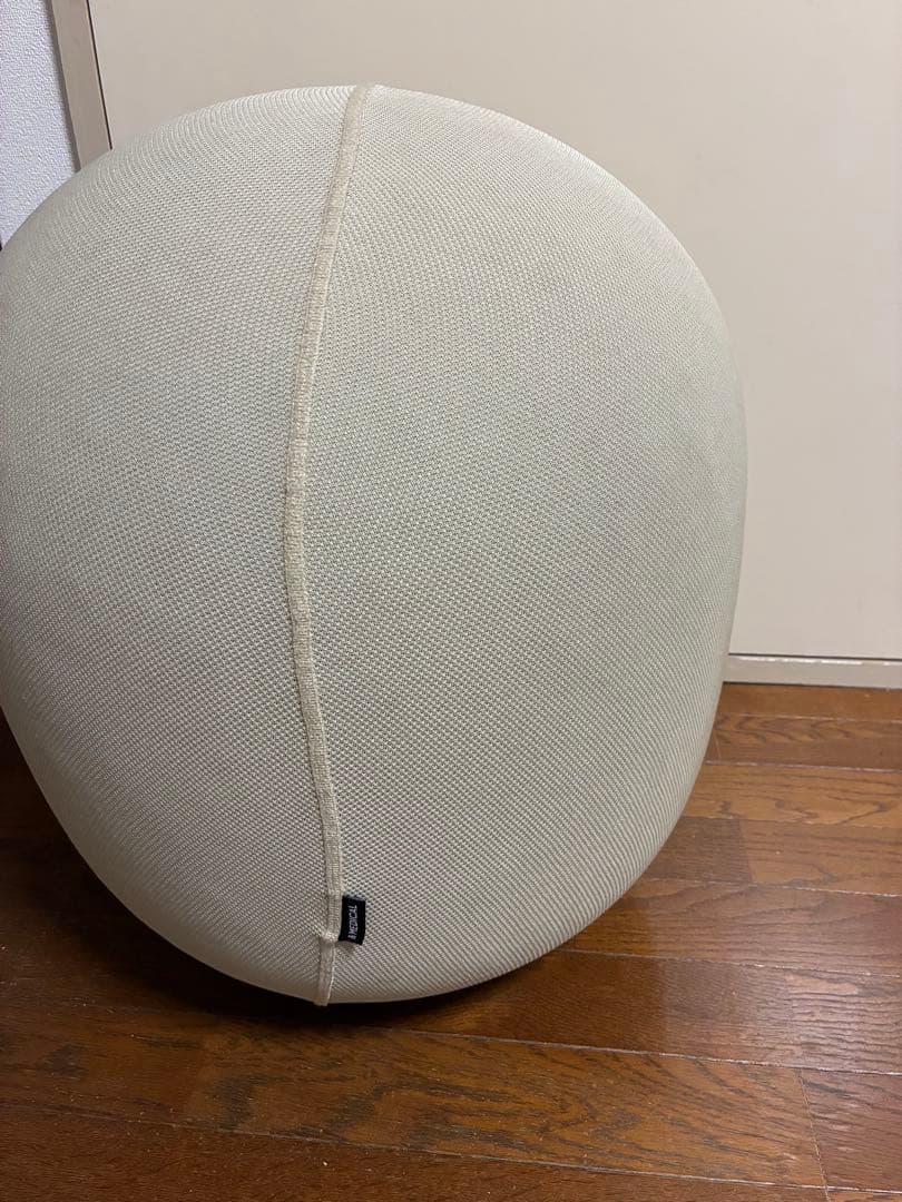 マロウ　mallow ニット　バランスボール　ベージュ