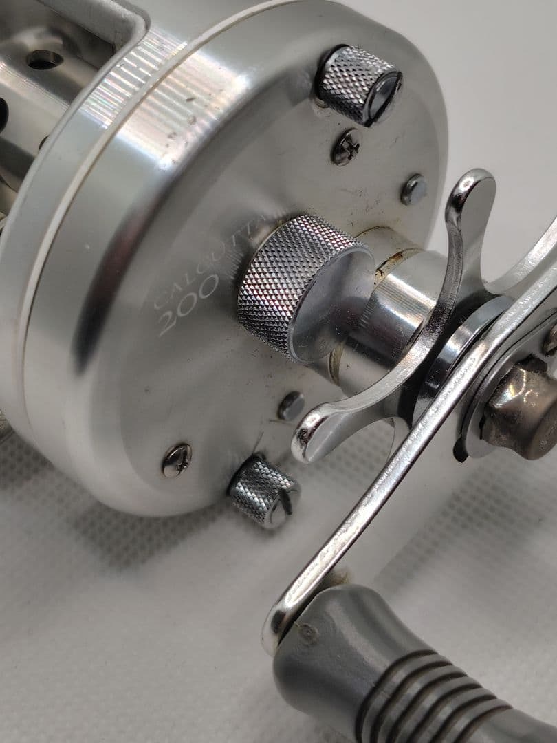 シマノ　ベイトリール　カルカッタ200