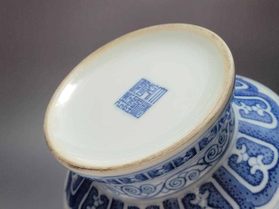 染付 吉祥 龍紋 両耳花瓶 「大清乾隆年製」銘 明清時代 高さ約20.8cm