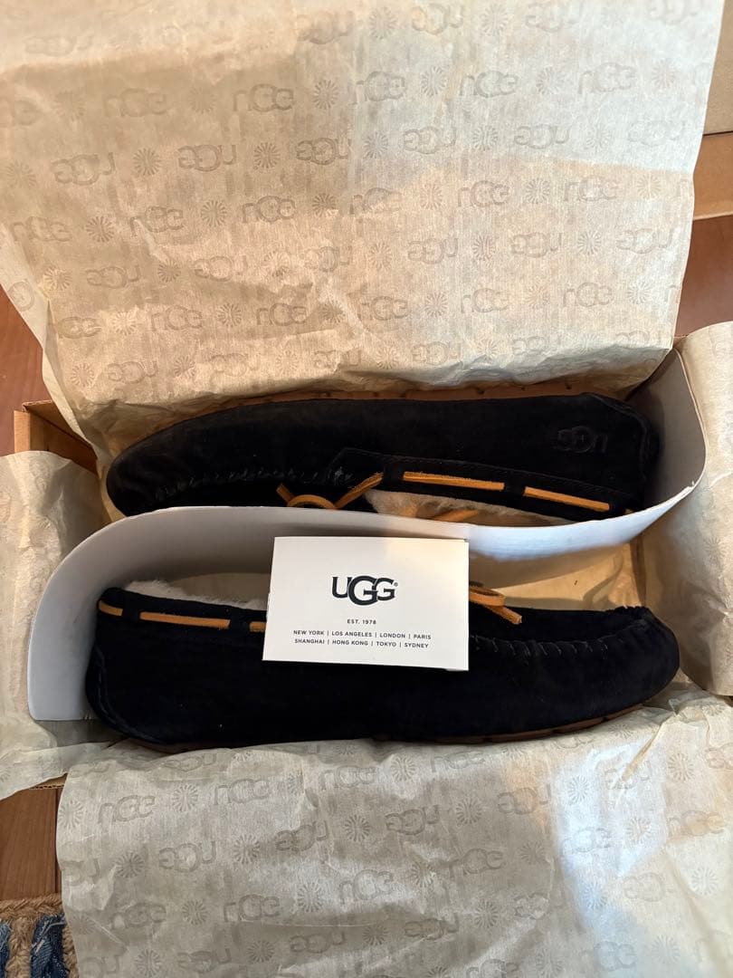 【ほぼ新品】UGG モカシン DAKOTA