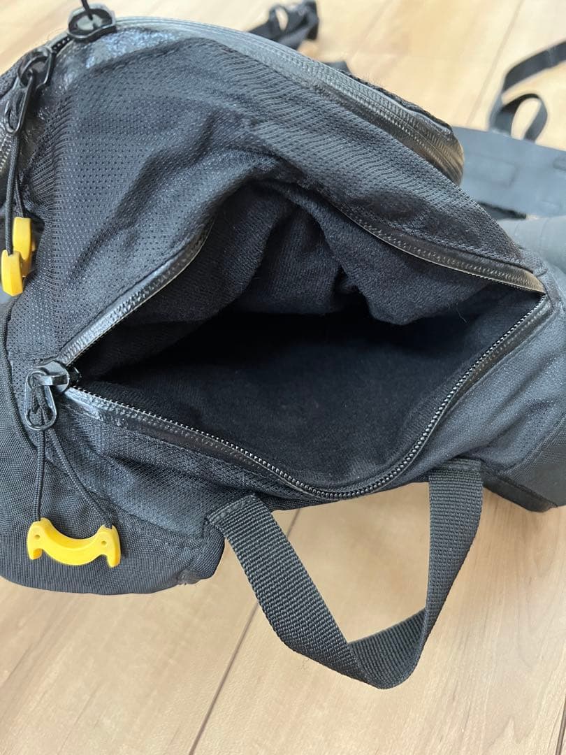 BURTON AK457 バックパック 　黒/黄色 16～18L