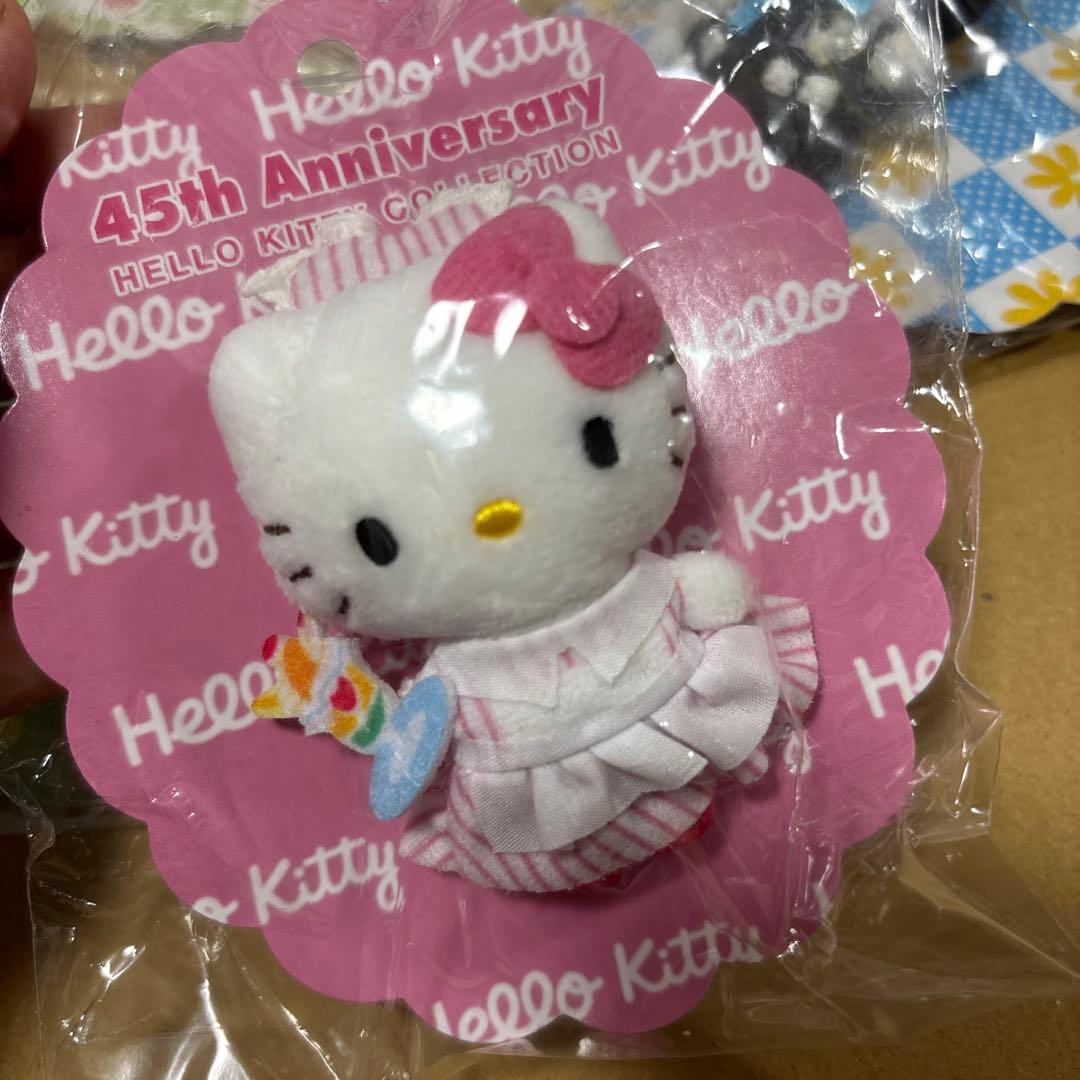 ハローキティ 45th anniversary ミニブローチ 4点set