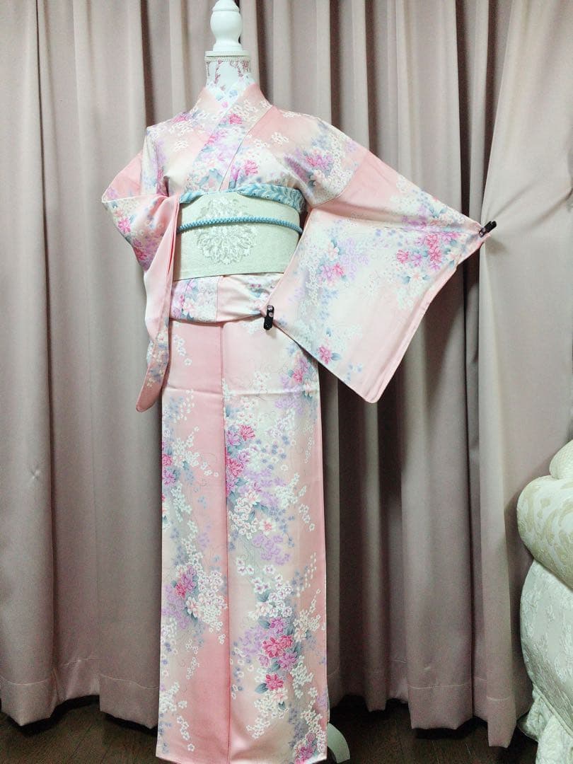 小花が可愛いピンクの小紋