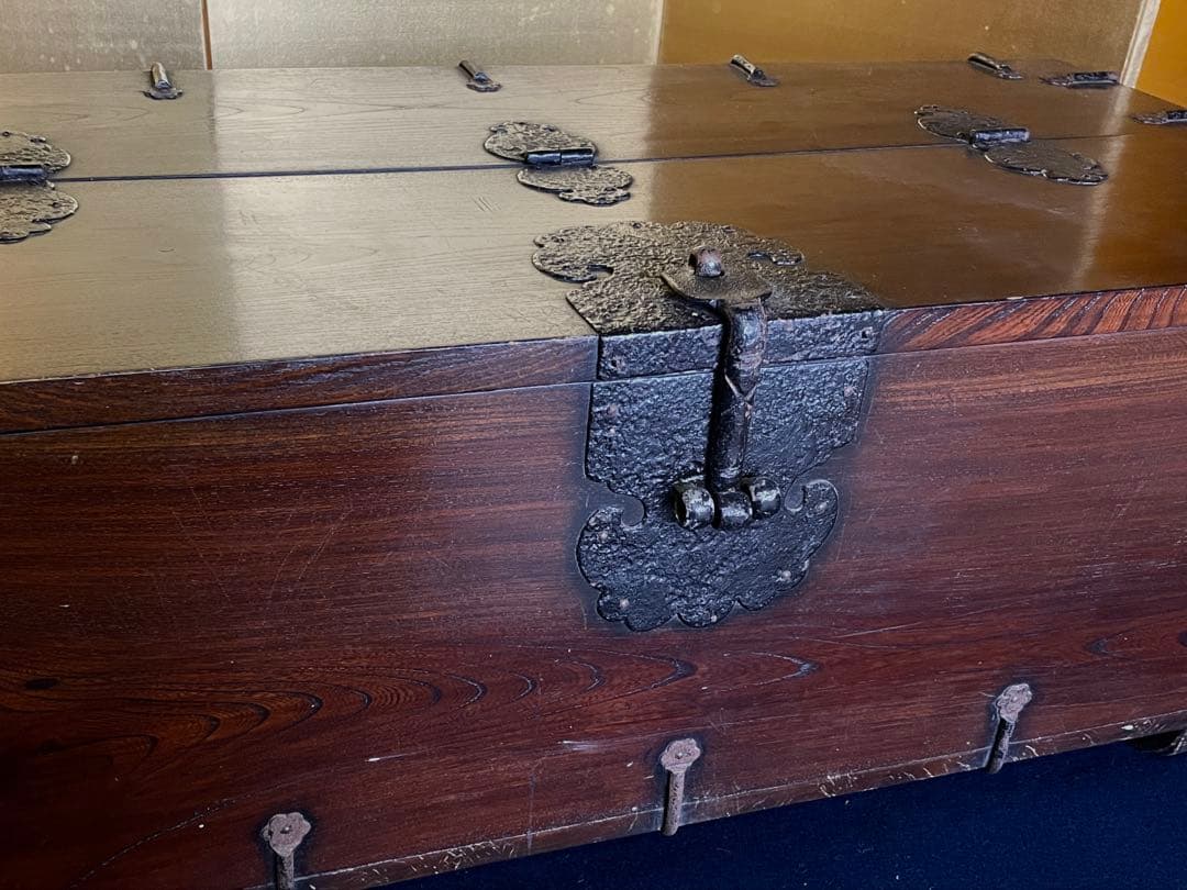 「母」 李朝 バンダジ 松無垢材 鉄地金具 朝鮮家具 9世紀～李朝古民具 箪笥