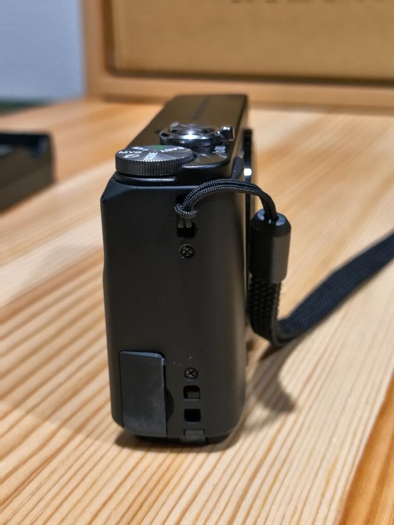 RICOH R10 コンパクトデジタルカメラ 本体