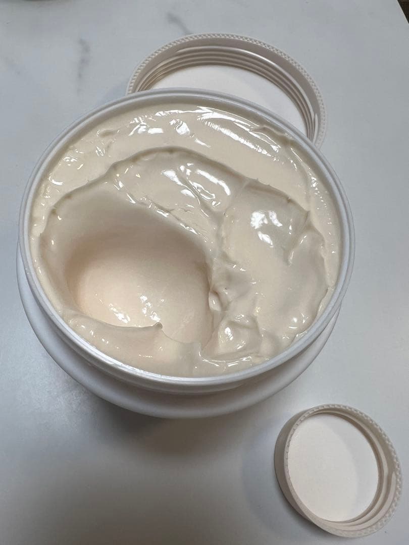 残9割✩ローラメルシエ　ボディクリーム　アンバーバニラ