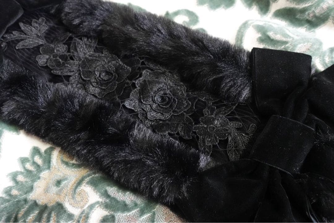 Luxmira 薔薇のファーヘッドドレス”Fascinant” 黒　送料込