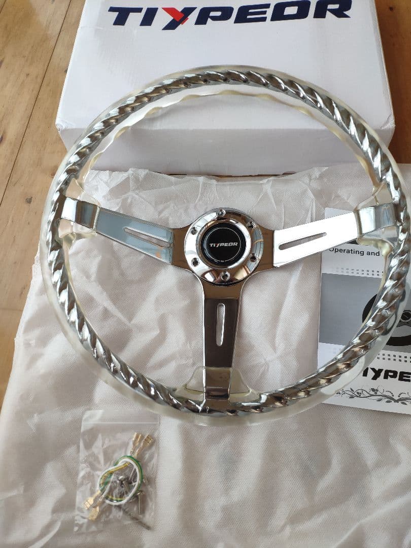 新品・現品限り! アクリル ツイスト ステアリング ② MOMO ピッチ70