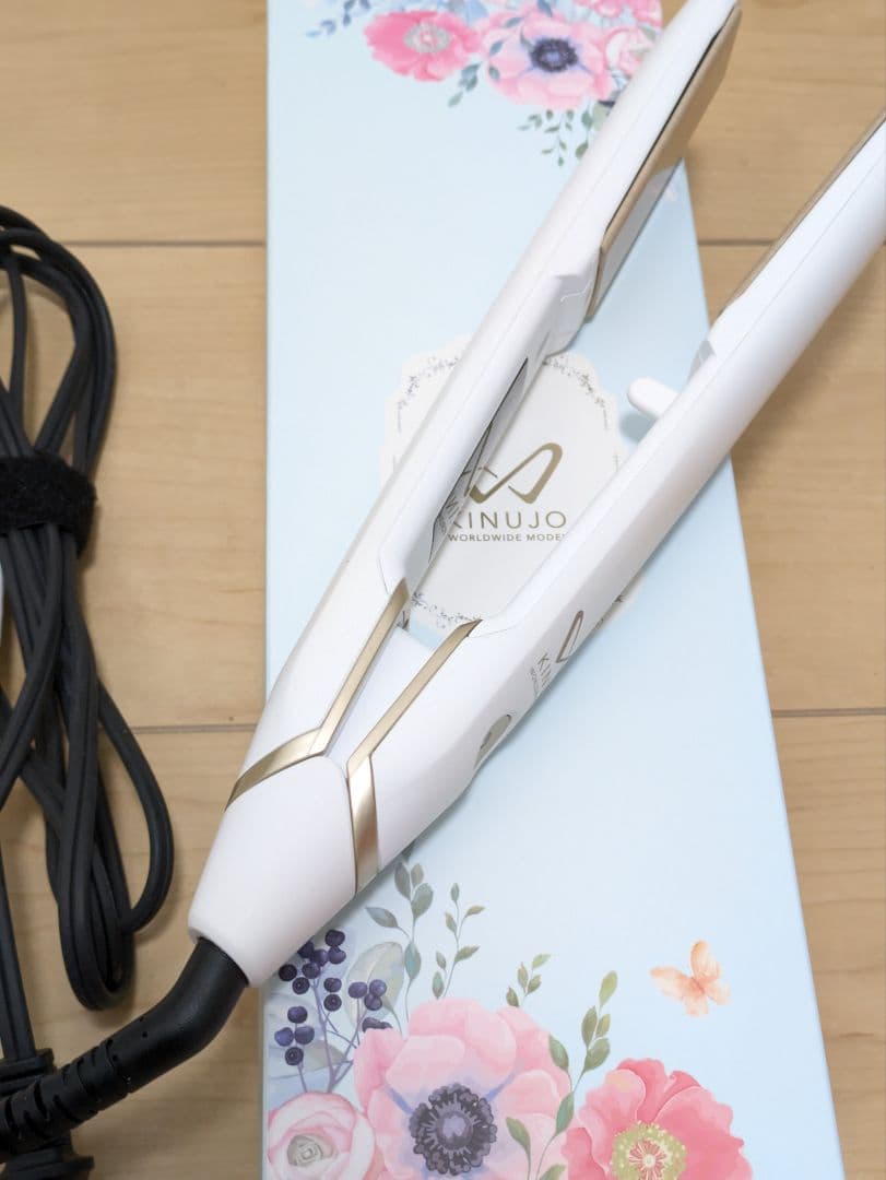 【美品】絹女 KINUJO ストレートヘアアイロン ホワイト