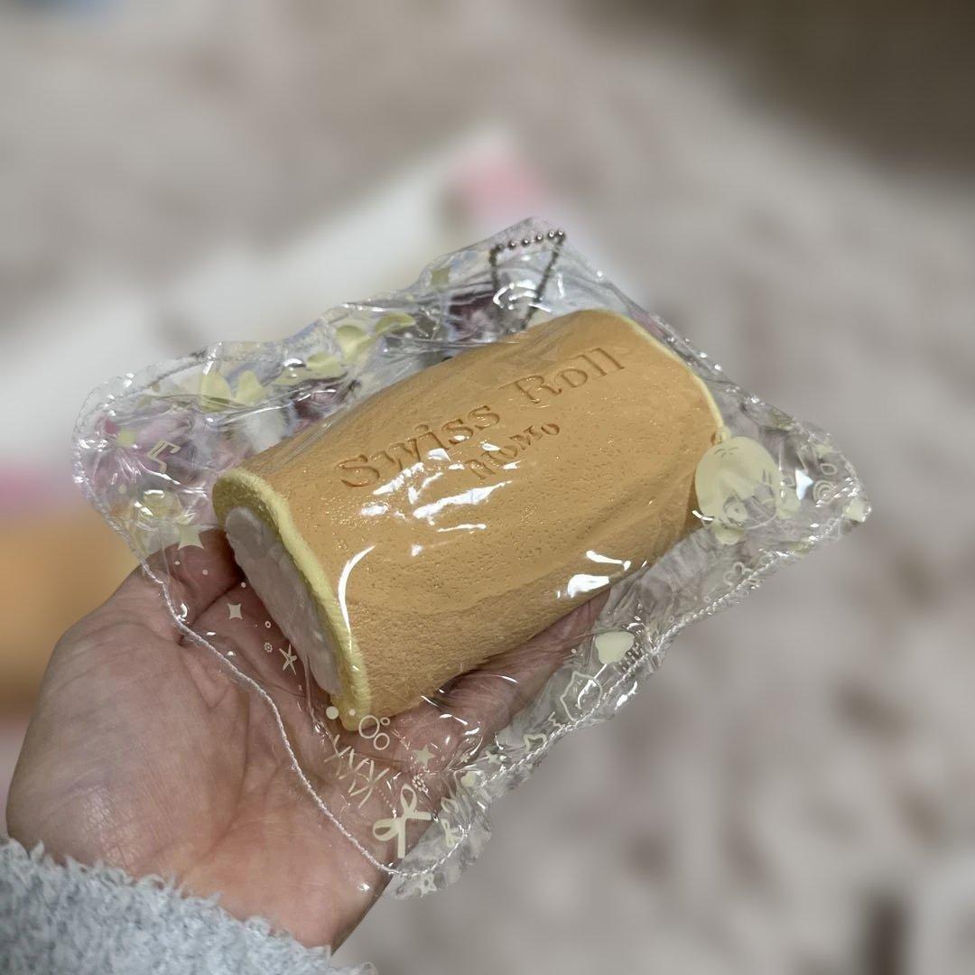 【新品】momo スクイーズ スイーツロール