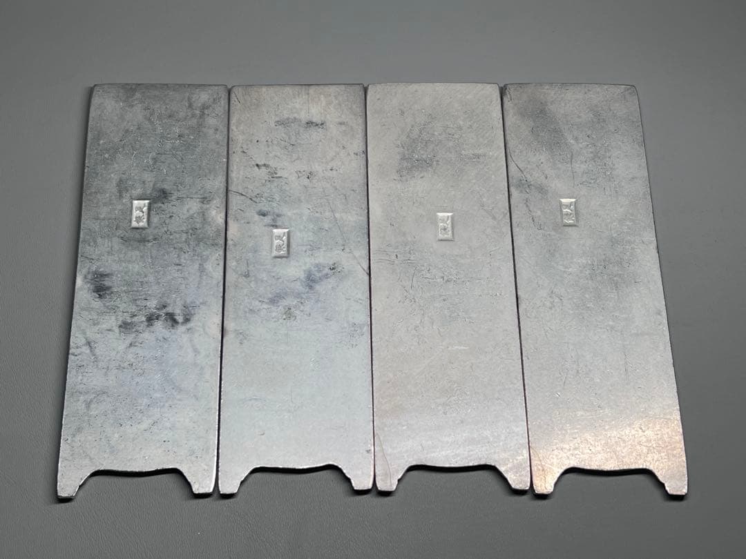 中国美術　4枚セット　文鎮　金属工芸　浮彫　刻印あり　厚重　コレクション