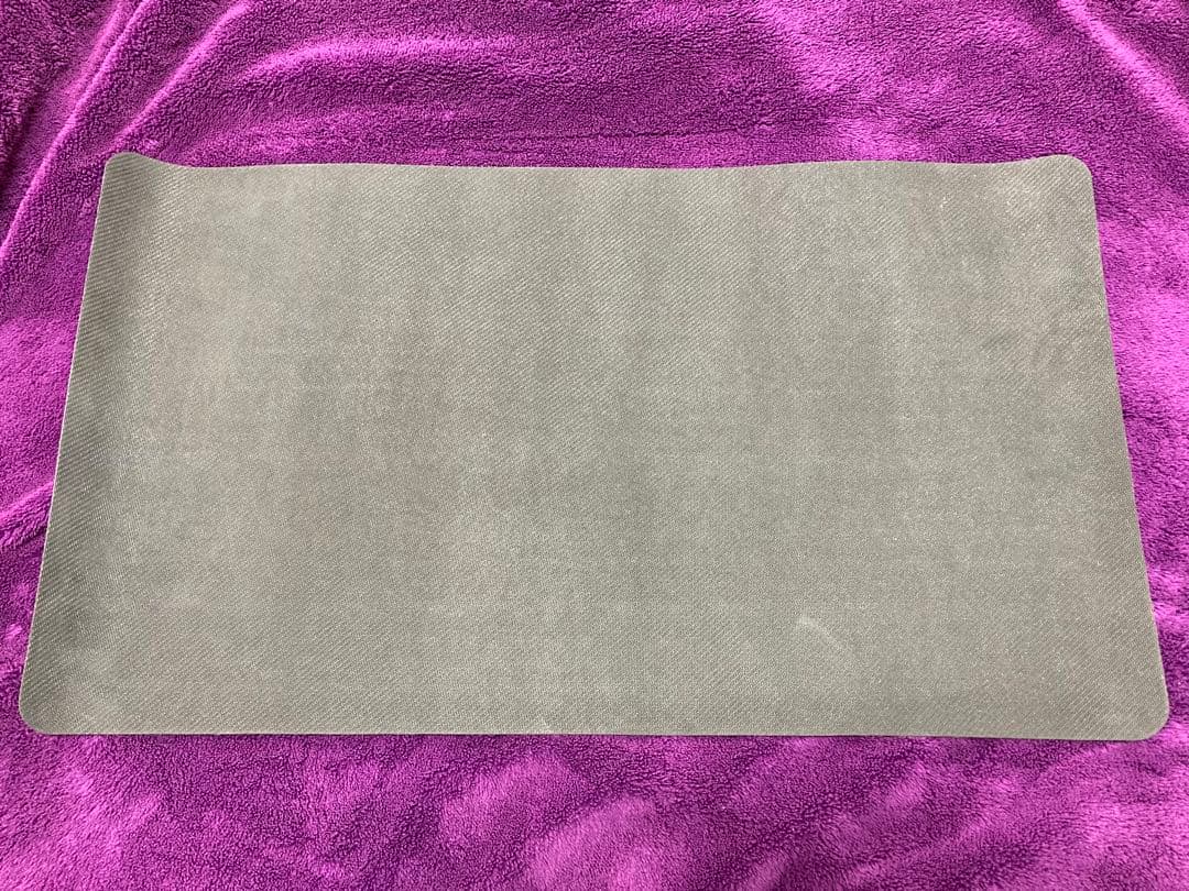 プレイマット 威厳あるカラカル（サイン入り）