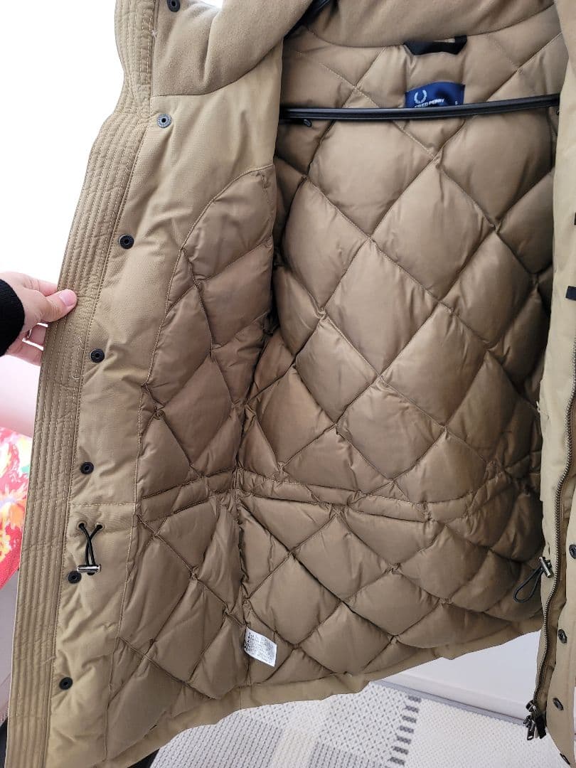 値下げ　FRED PERRY　フレッドペリー　ダウンコート　ベージュ　S