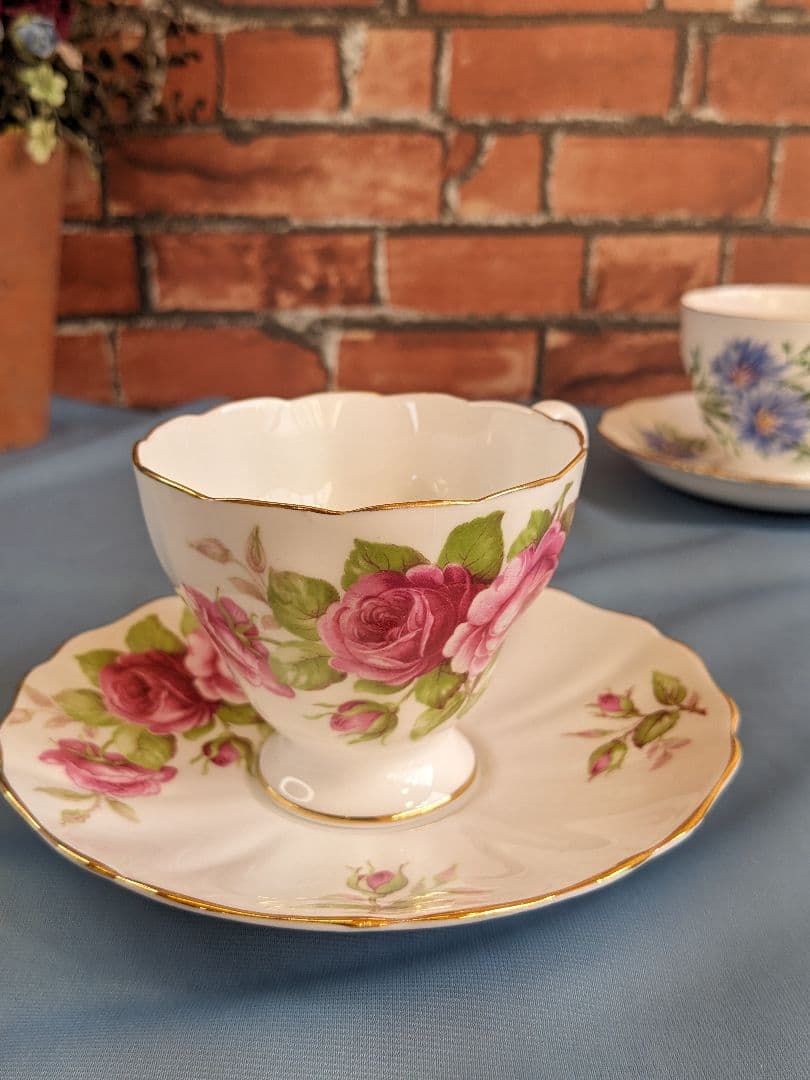 イギリスアンティーク　1920〜1950年代　ティーカップ＆ソーサー4客セット