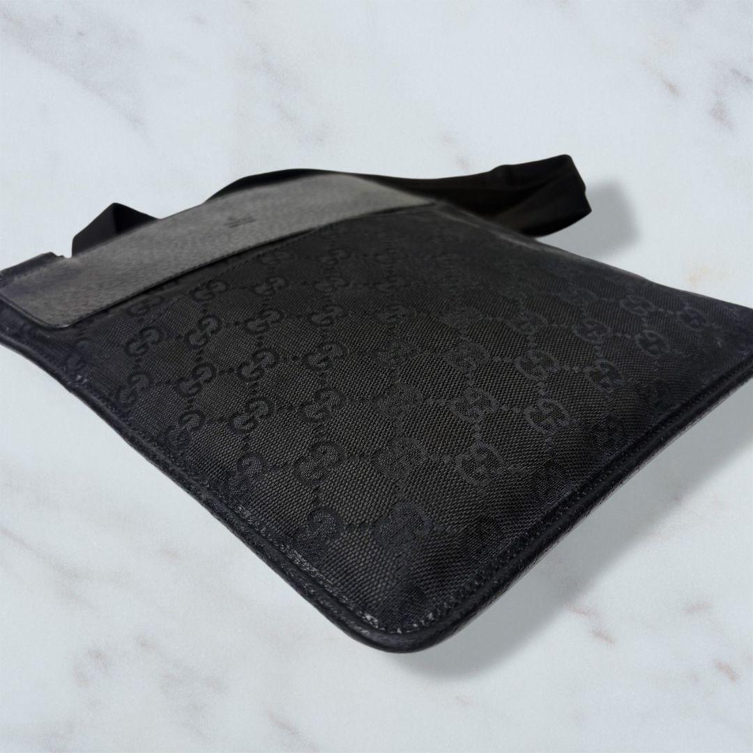 021 極美品 GUCCI ショルダーバッグ 斜めがけ 黒 GG柄 xup5