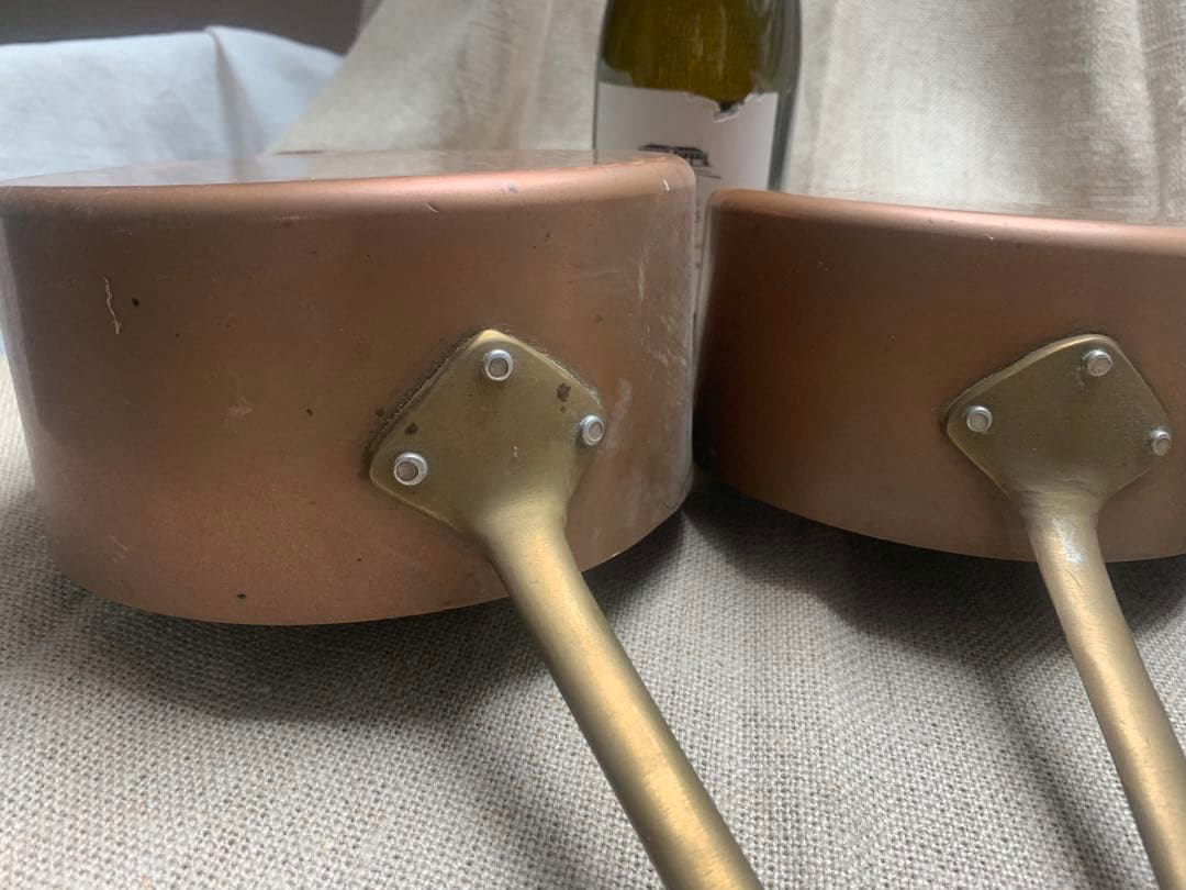 フランス アンティーク 壁掛け装飾に 軽い銅鍋５個セットコッパー 片手鍋 真鍮