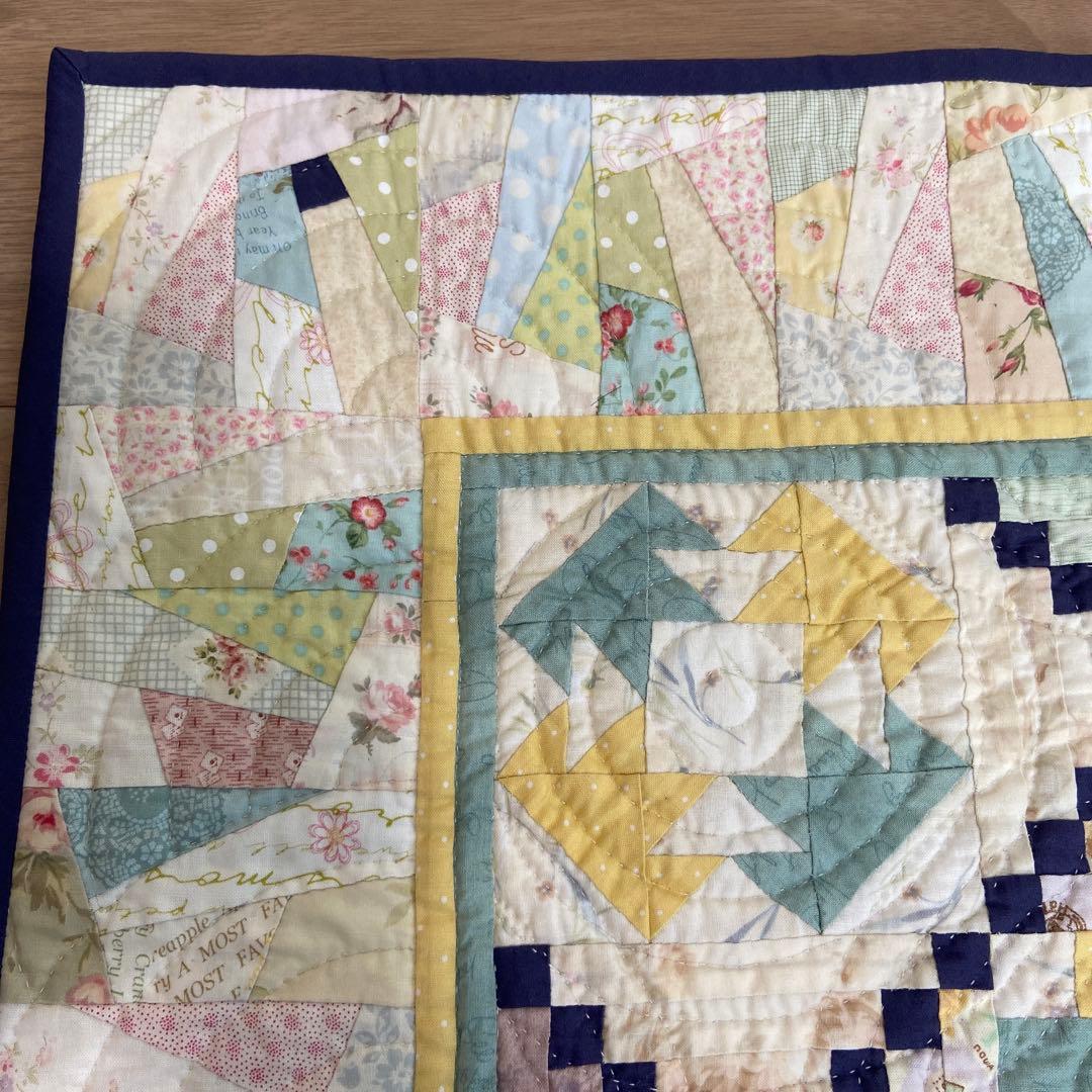 mikoパッチワークのベットカバー　サンプラー、スミルナ刺繍のクロス