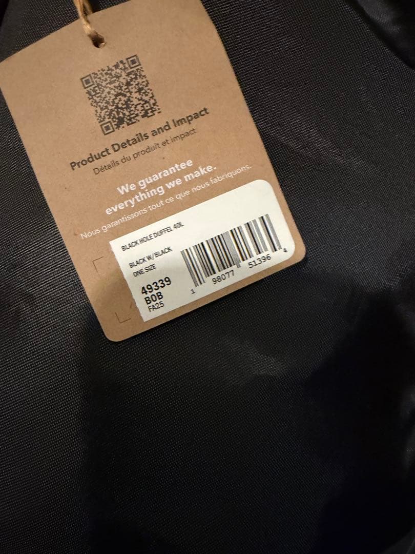 新品未使用タグ付　patagonia ブラックホールダッフル40リットル