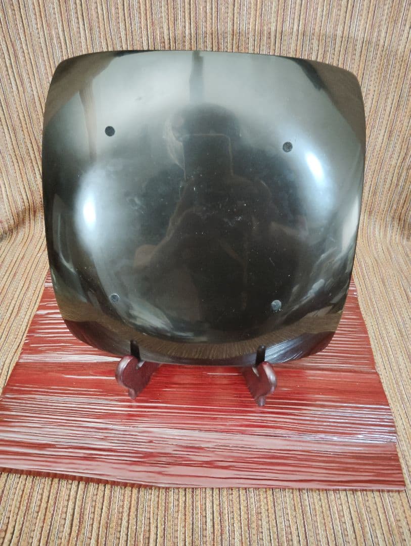 輪島塗　五島屋　赤黒模様の四角形盛器　共箱です。