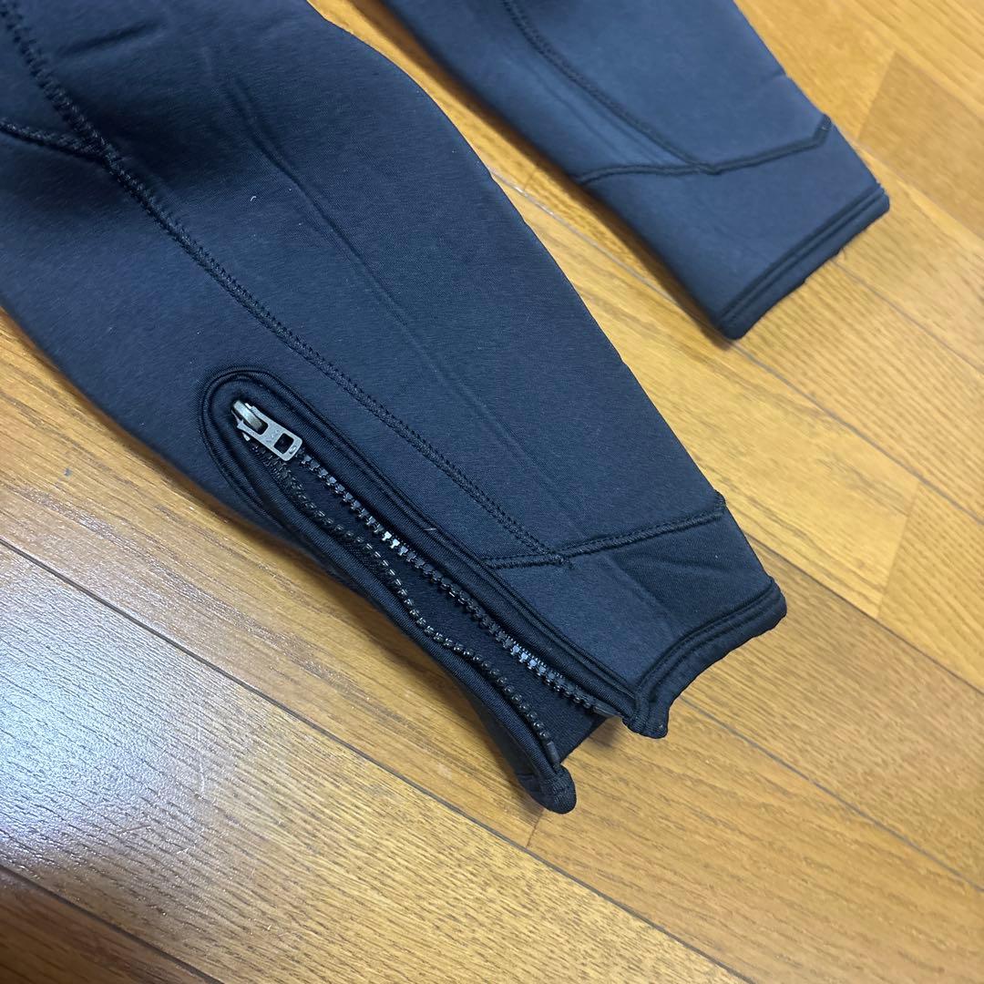 スキューバダイビング　ウェットスーツ