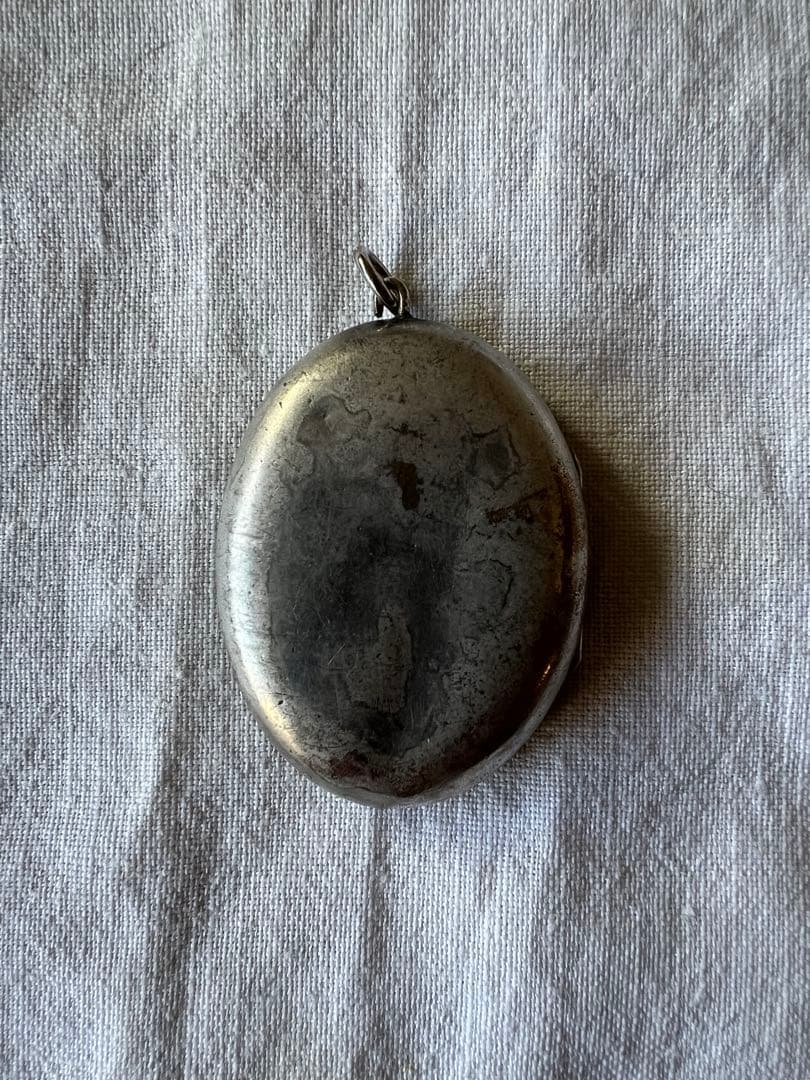 英国antique ヴィクトリアン　ロケット