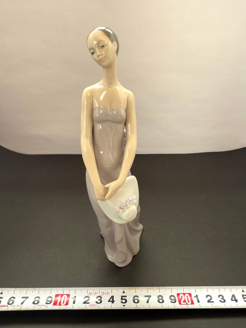 リヤドロ 帽子付花嫁介添人 5598 送料込み