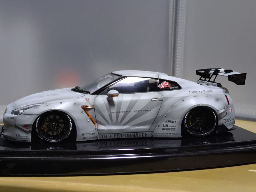 1/24 プラモデル完成品 R35 GT-R リバティーウォーク 戦闘機カラー