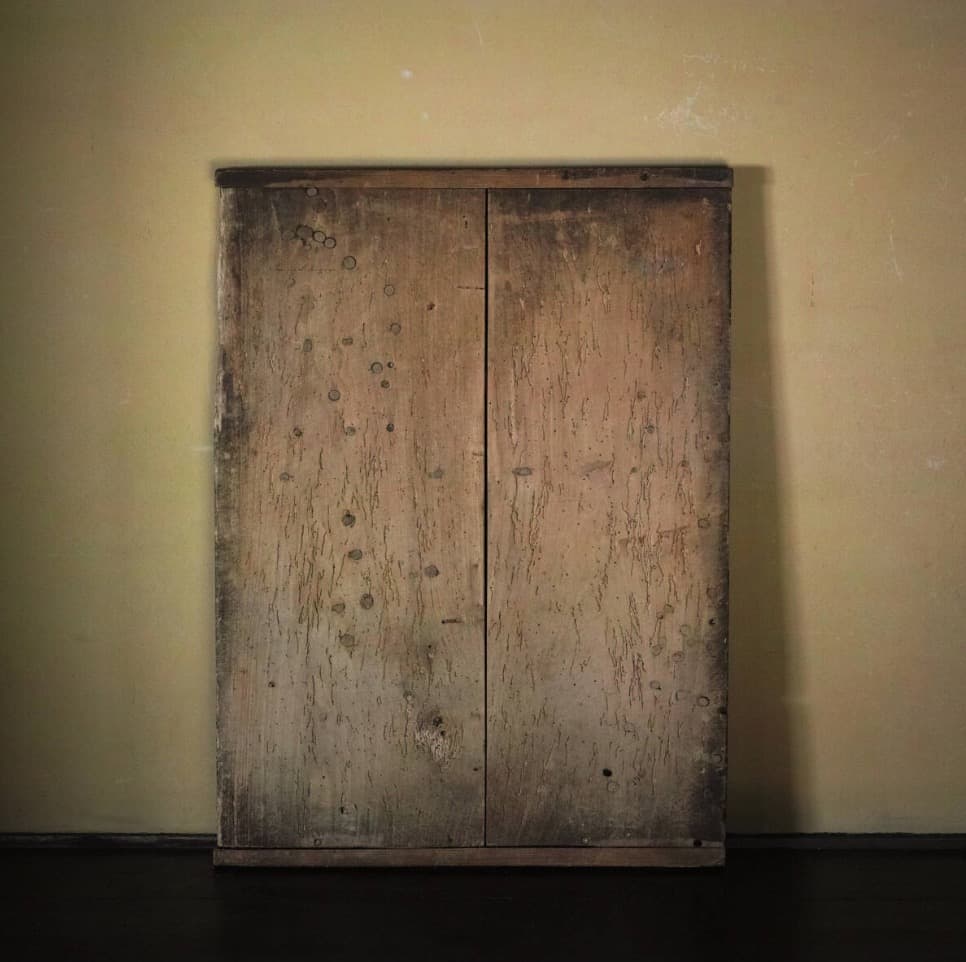 虫喰い跡が景色となった古い敷板 明治頃 古板 天板 展示台 飾り台 茶台 花台