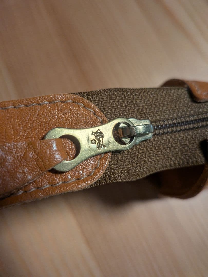 【新品未使用】IL BISONTE ペンケース（証明書つき）