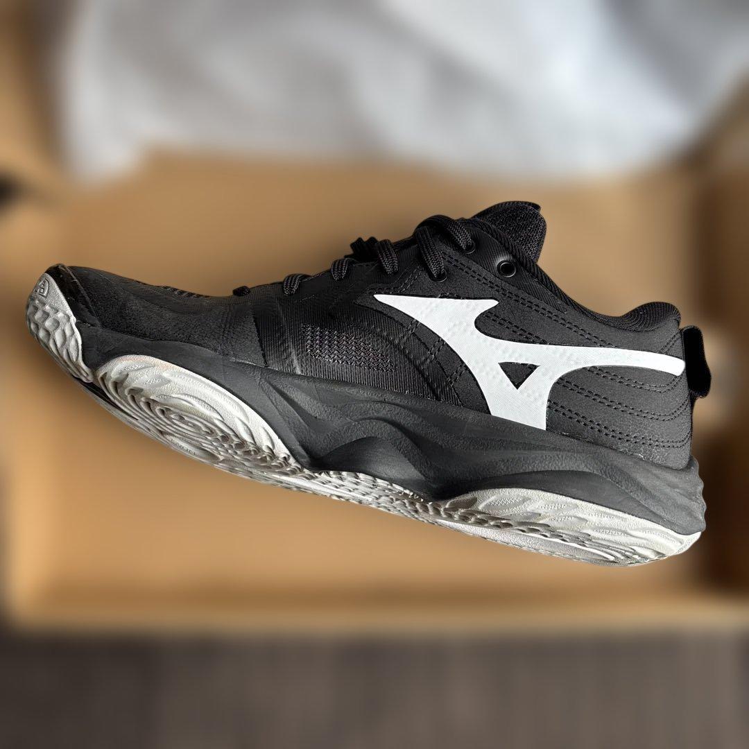 MIZUNO バレーボールシューズ　モーメンタルエリート　24cm