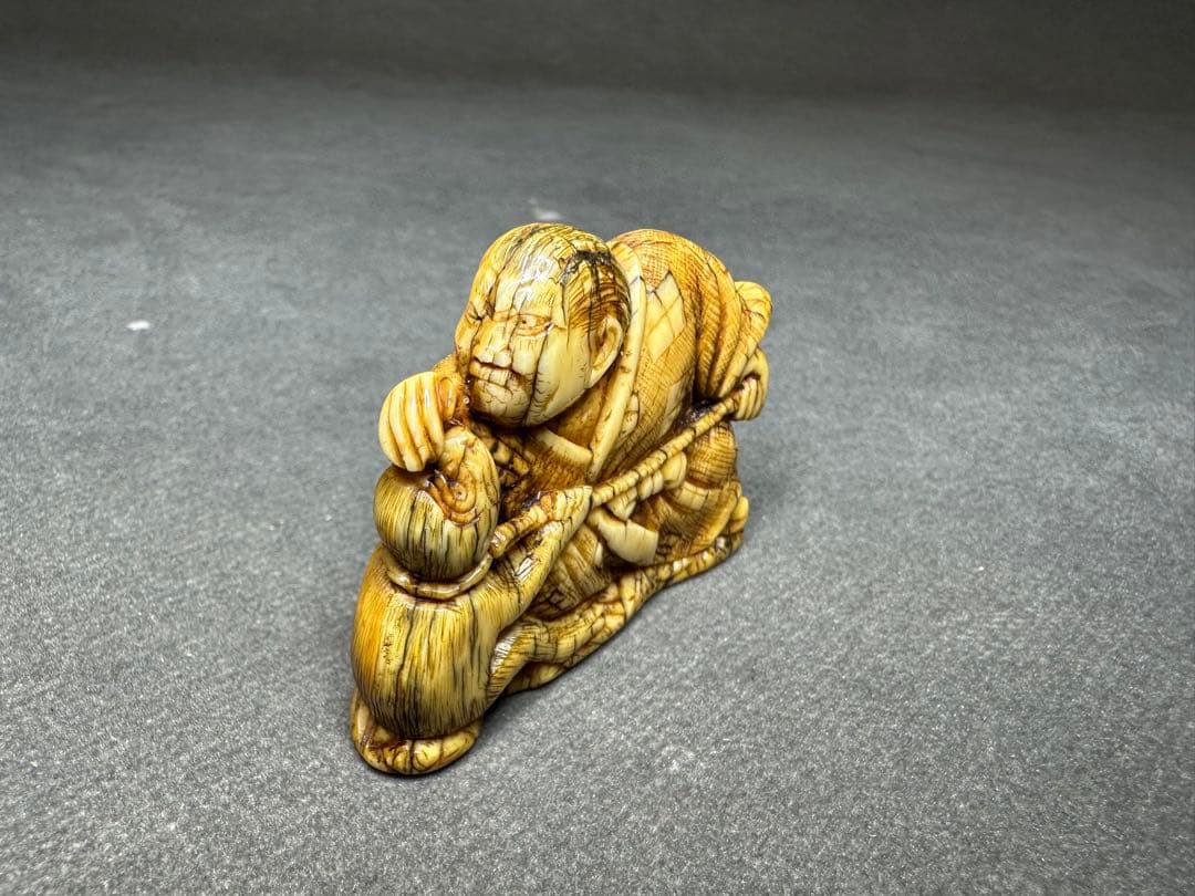 極上　根付　天然素材　アンティーク　和彫　置物　骨董　飾り物　古美術品細密細工