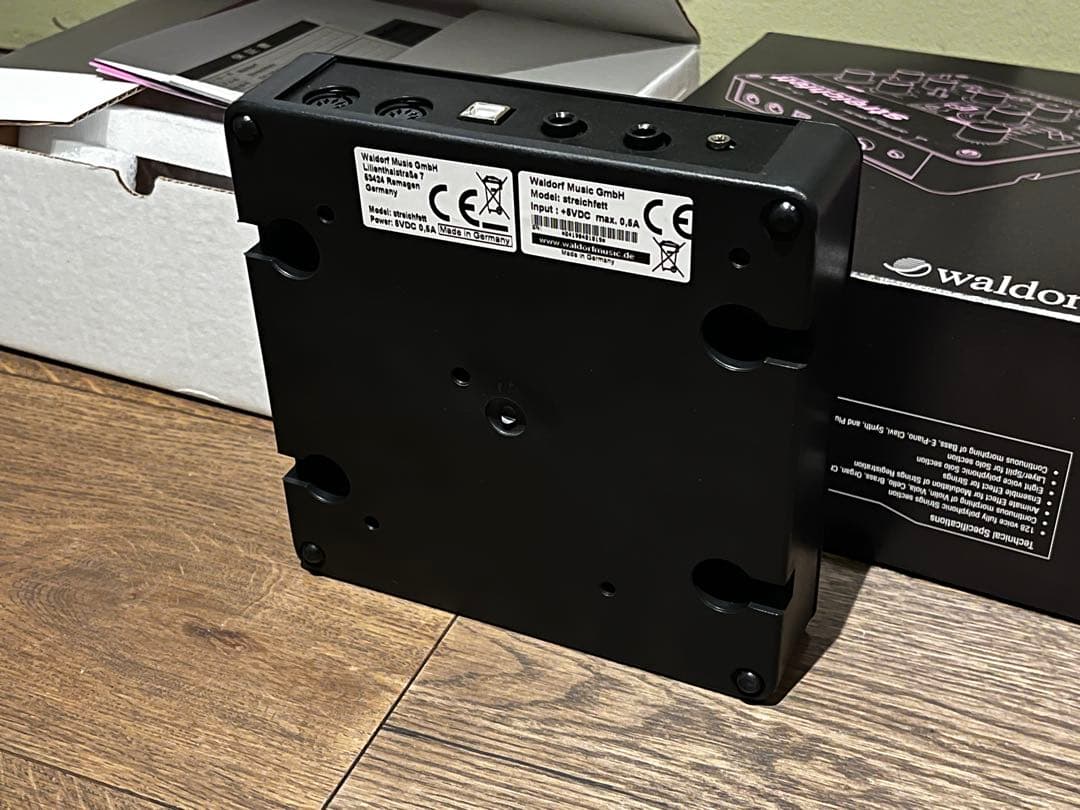 Waldorf Streichfett ストリングシンセサイザー