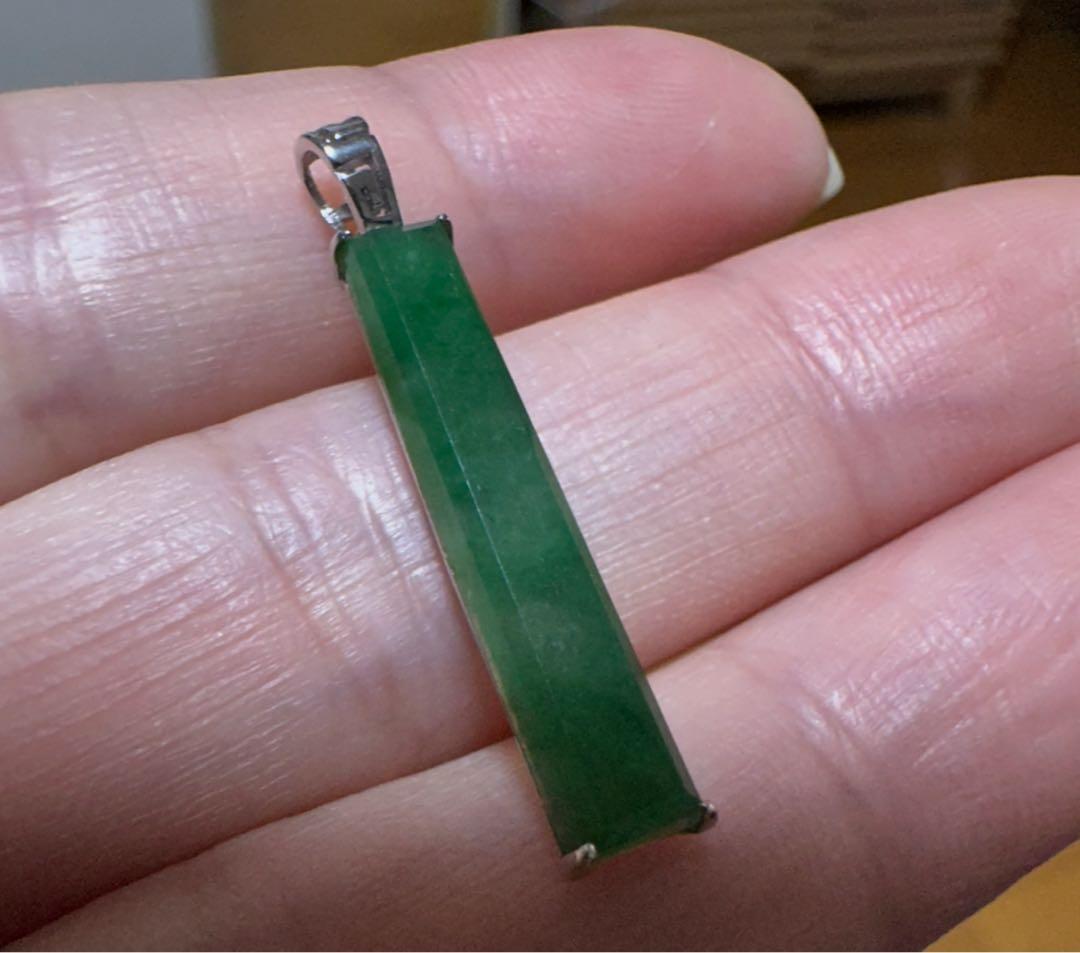 A U750. ホワイト18￼K金ジェダイト翡翠緑色 長方形 ペンダント