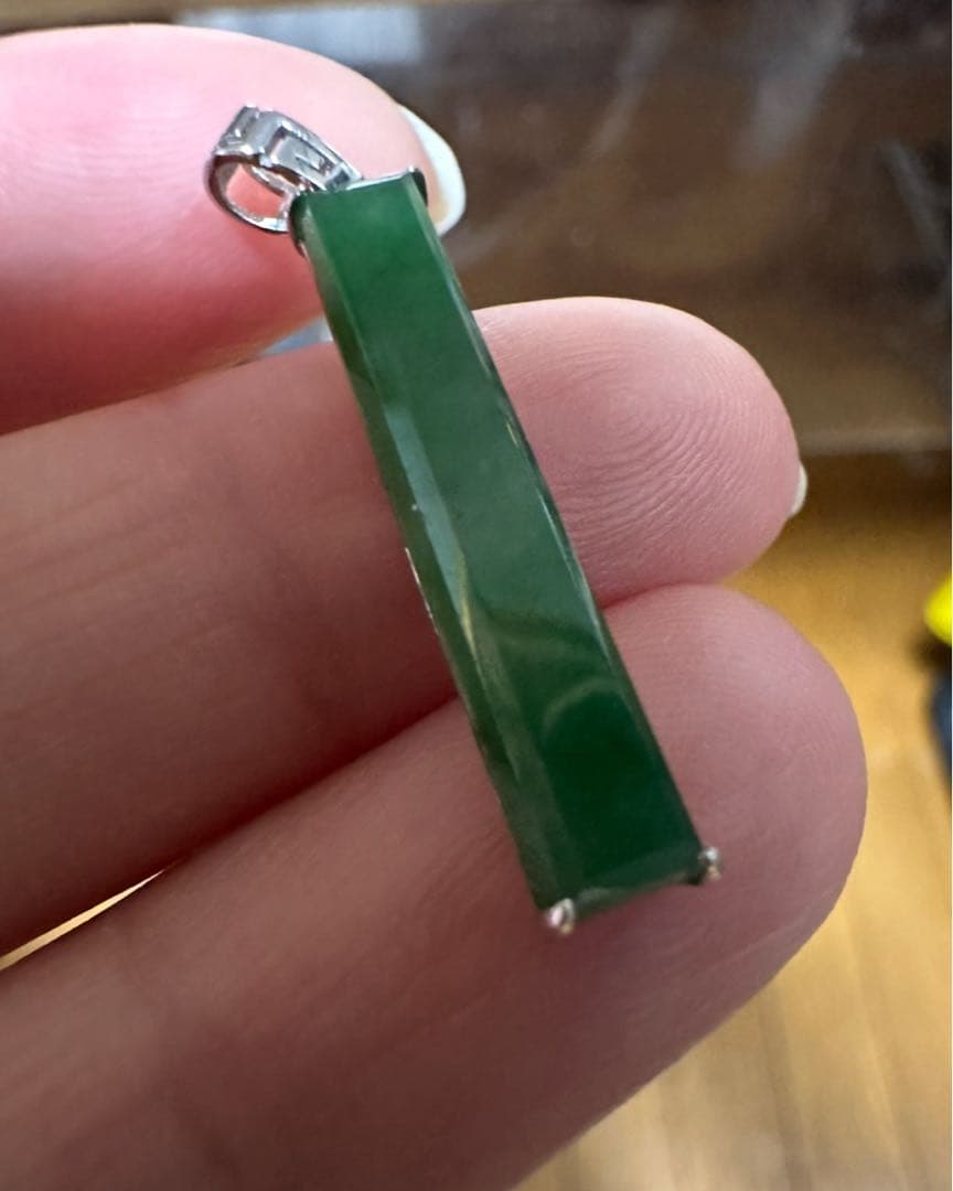 A U750. ホワイト18￼K金ジェダイト翡翠緑色 長方形 ペンダント