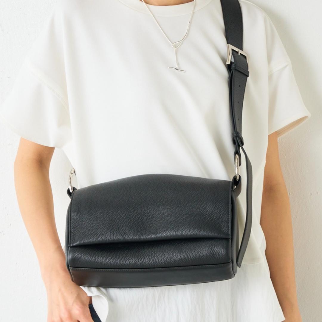 ★連休価格★【新品タグ付】ビアズリー レザー ボディバッグ + 替ベルトセット2