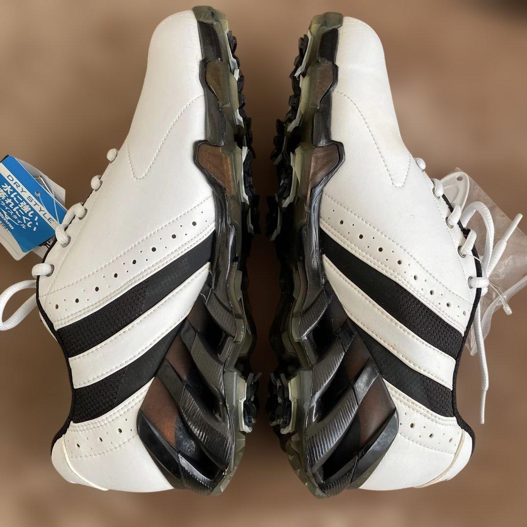 ミズノ ゴルフシューズ✴︎白と黒✴︎未使用✴︎タグ付✴︎ドライスタイル039 生産終了品