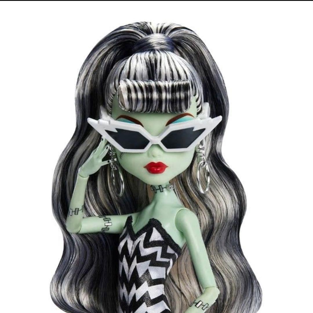 モンスターハイⅹバービー　フランキースタインドール　モンスターハイドール