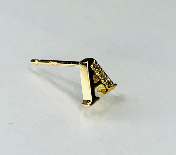 K18YGダイアモンドスタッドピアス イニシャルA 0.01ct