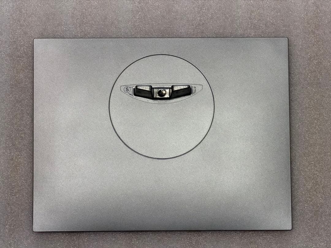 DELL U2720QM 27インチ 4Kモニター