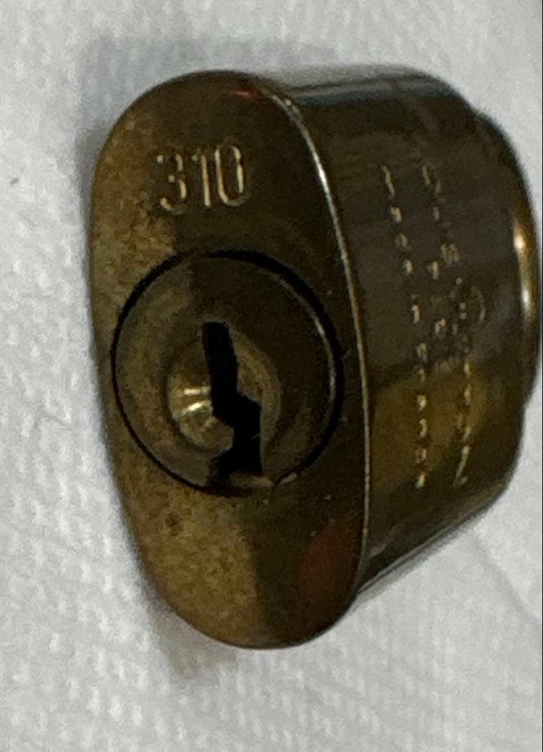 ルイ・ヴィトン　ゴールドのパドロック南京錠x鍵set USED