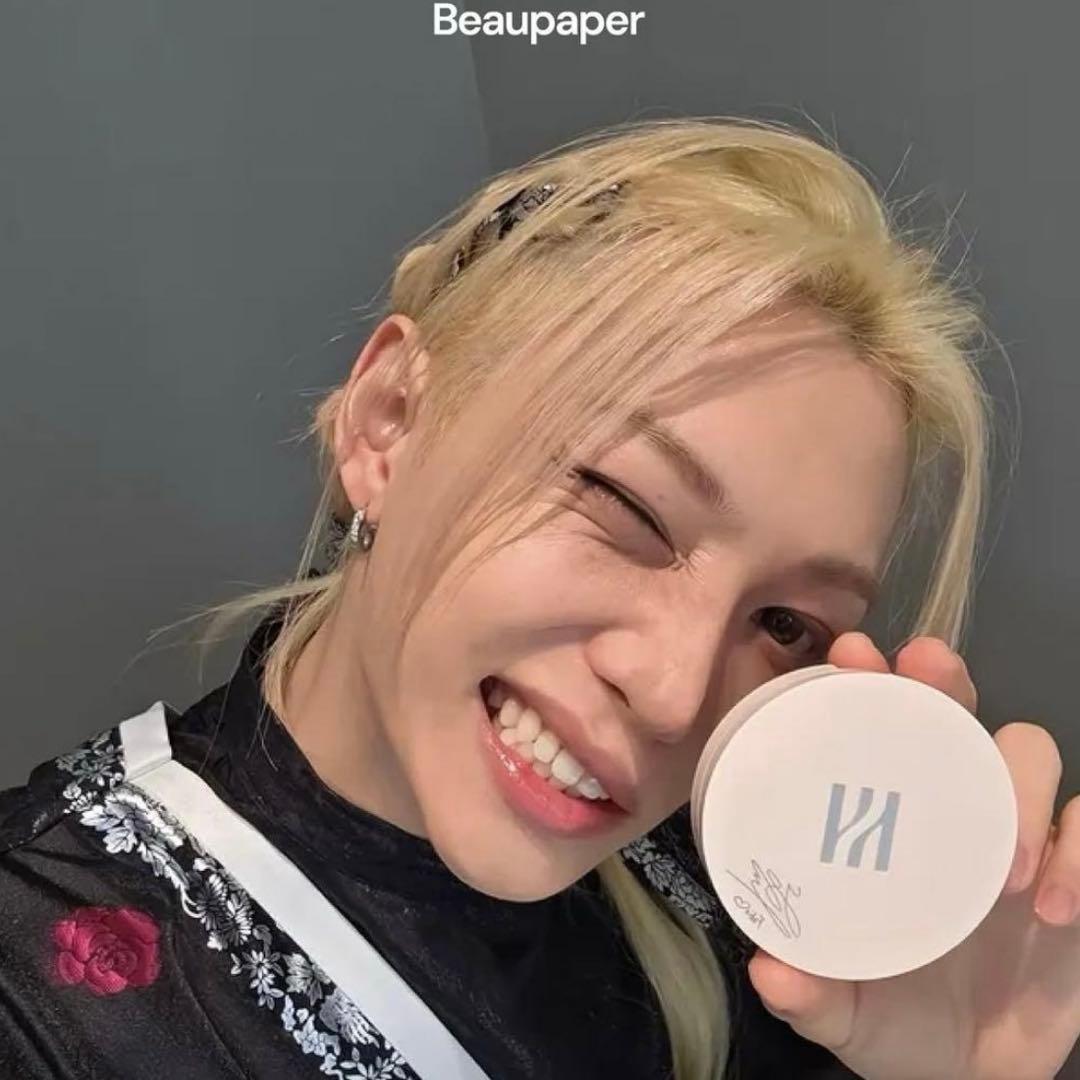 スキズ　フィリックス　コラボ　ファンデーション　サイン入り