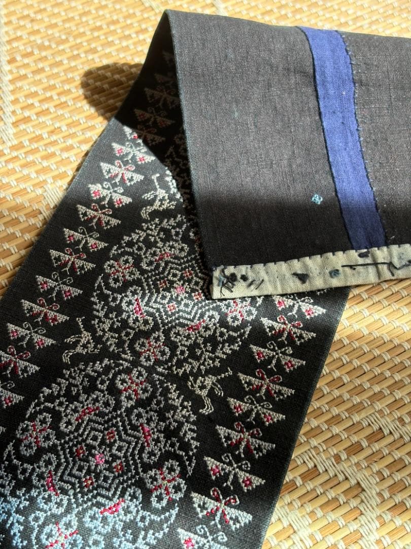 「羽ばたく心の飾り布」「伝統刺繍 布アート」「苗族 ヴィンテージ 刺繍布」