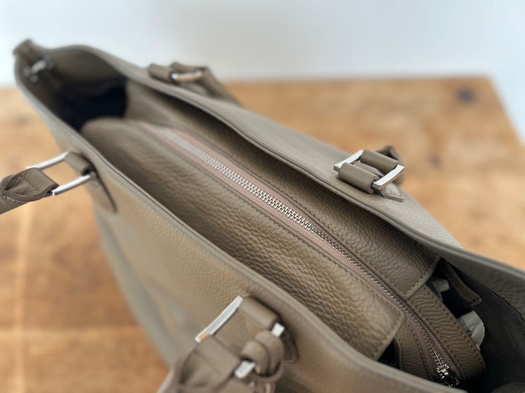 しげしげさん　美品　ペッレモルビダ　2wayビジネストートバッグ　専用袋つき