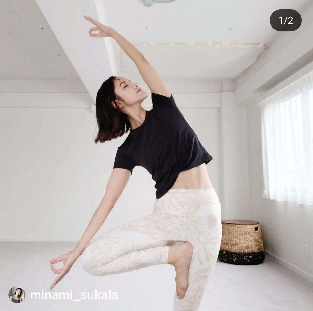 【SUKALA】カップ付きTシャツ＆レギンスセットアップ M