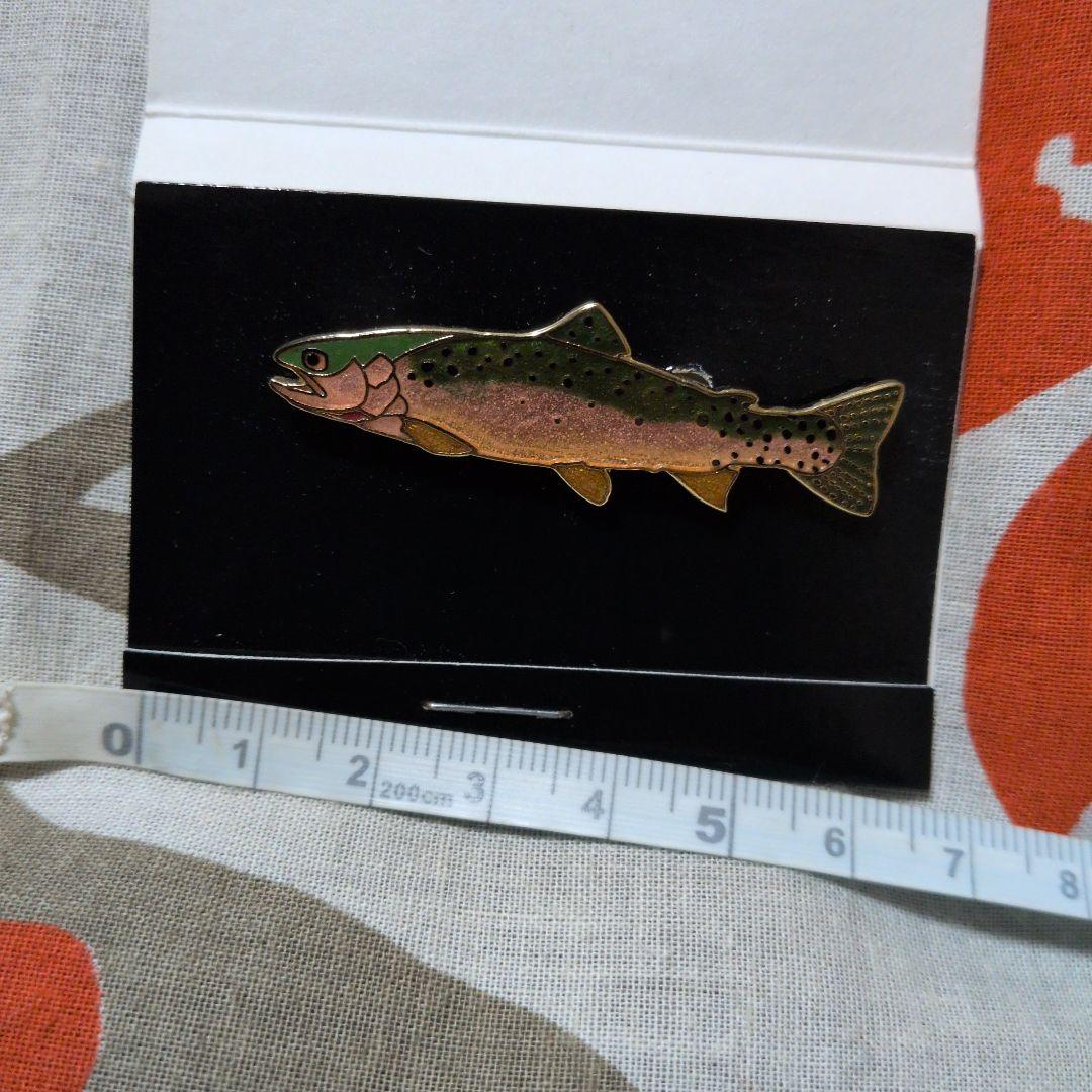 カワマス　魚　ブローチ　バッヂ　WM SPEARデザイン ヴィンテージ