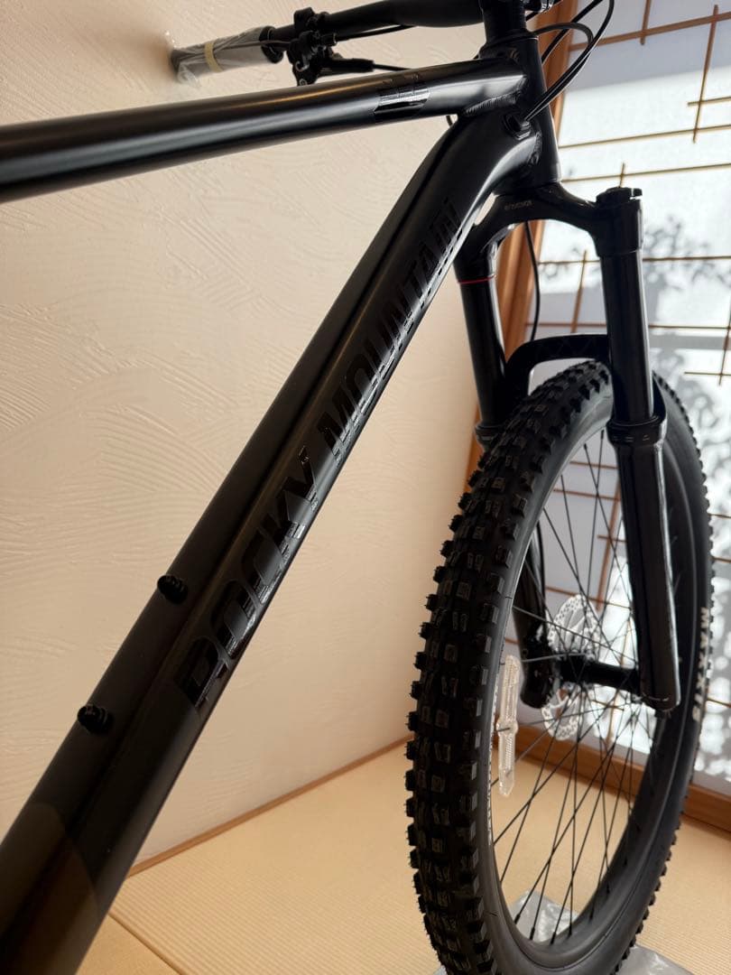 超美品【R7年12月納車　新品未使用】マウンテンバイク　ロッキーマウンテン　MD