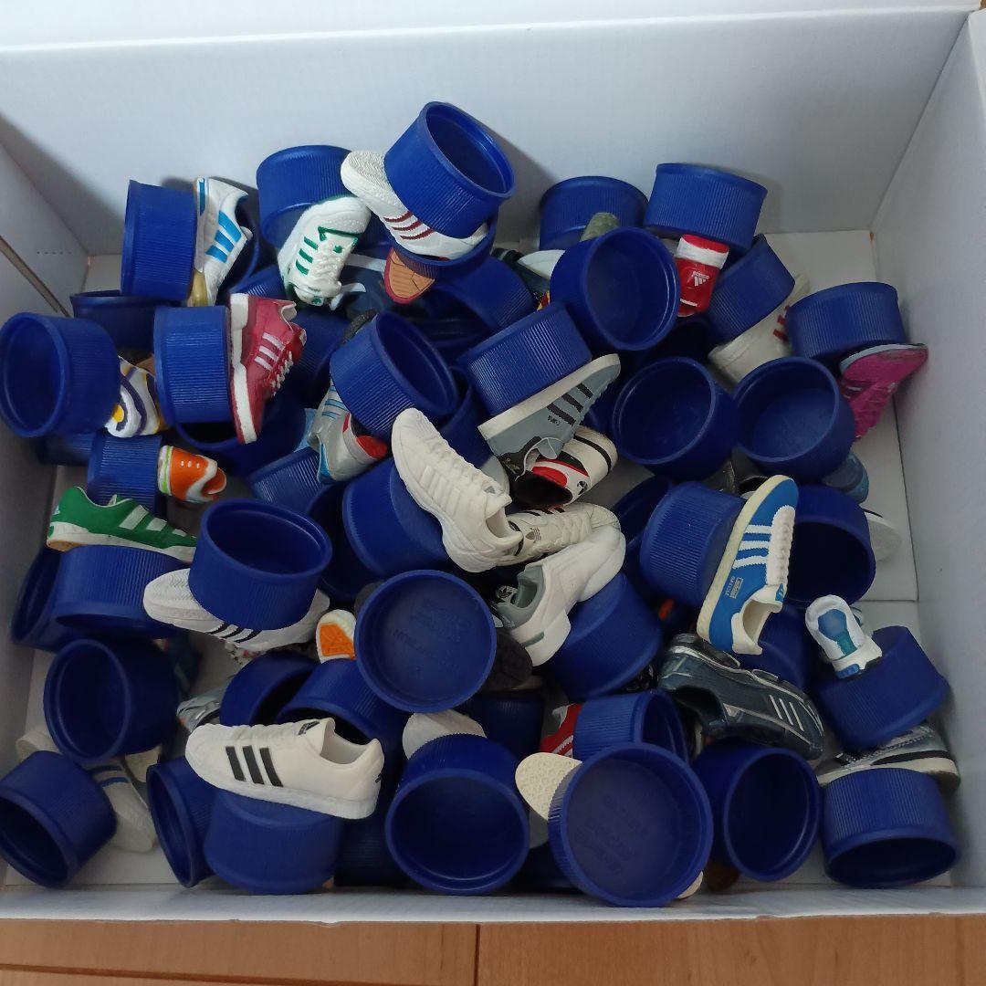 アディダス ボトルキャップ